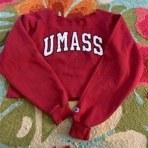 Umass self cropped crew neck!